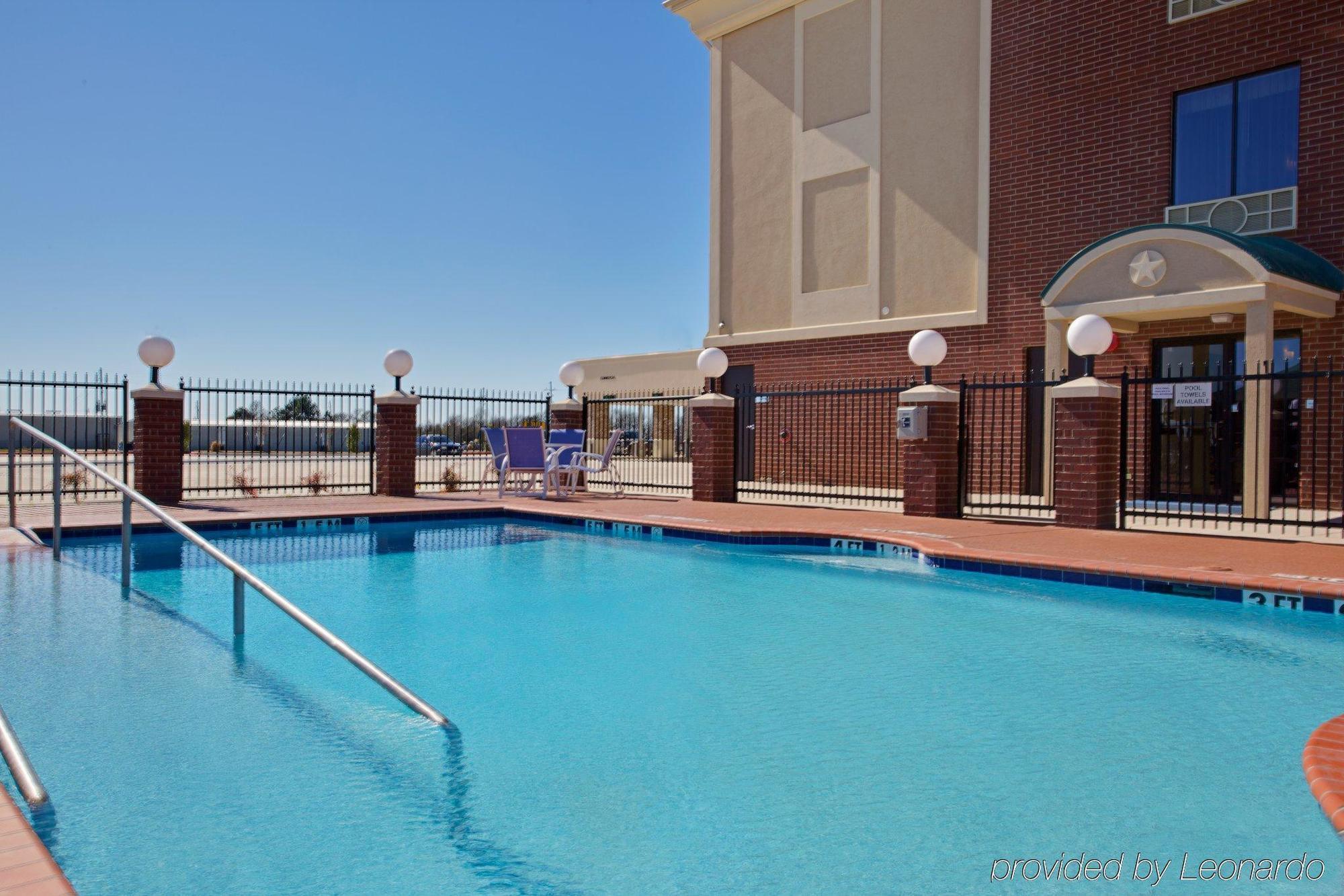 Holiday Inn Express Hotel & Suites Waller By Ihg Exterior foto