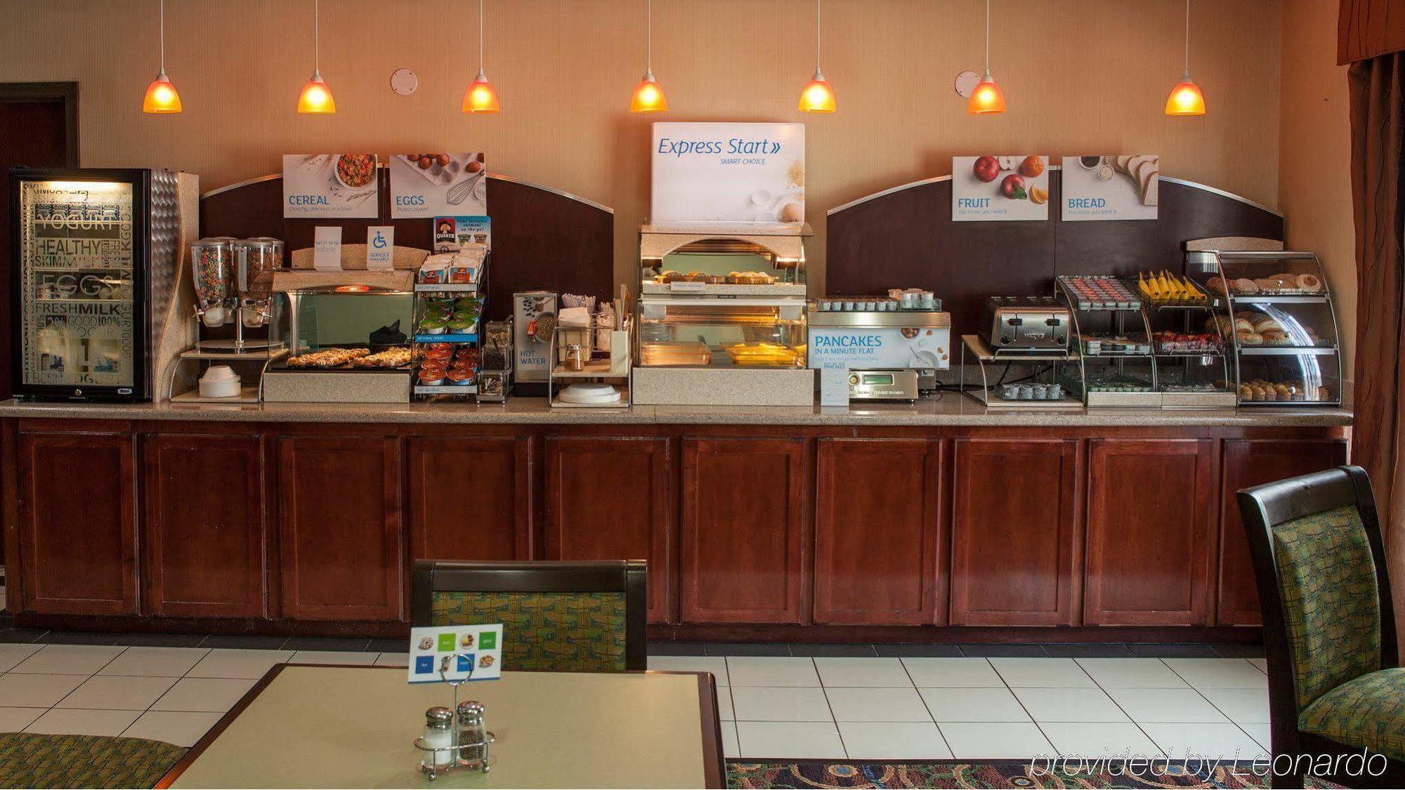 Holiday Inn Express Hotel & Suites Waller By Ihg Exterior foto