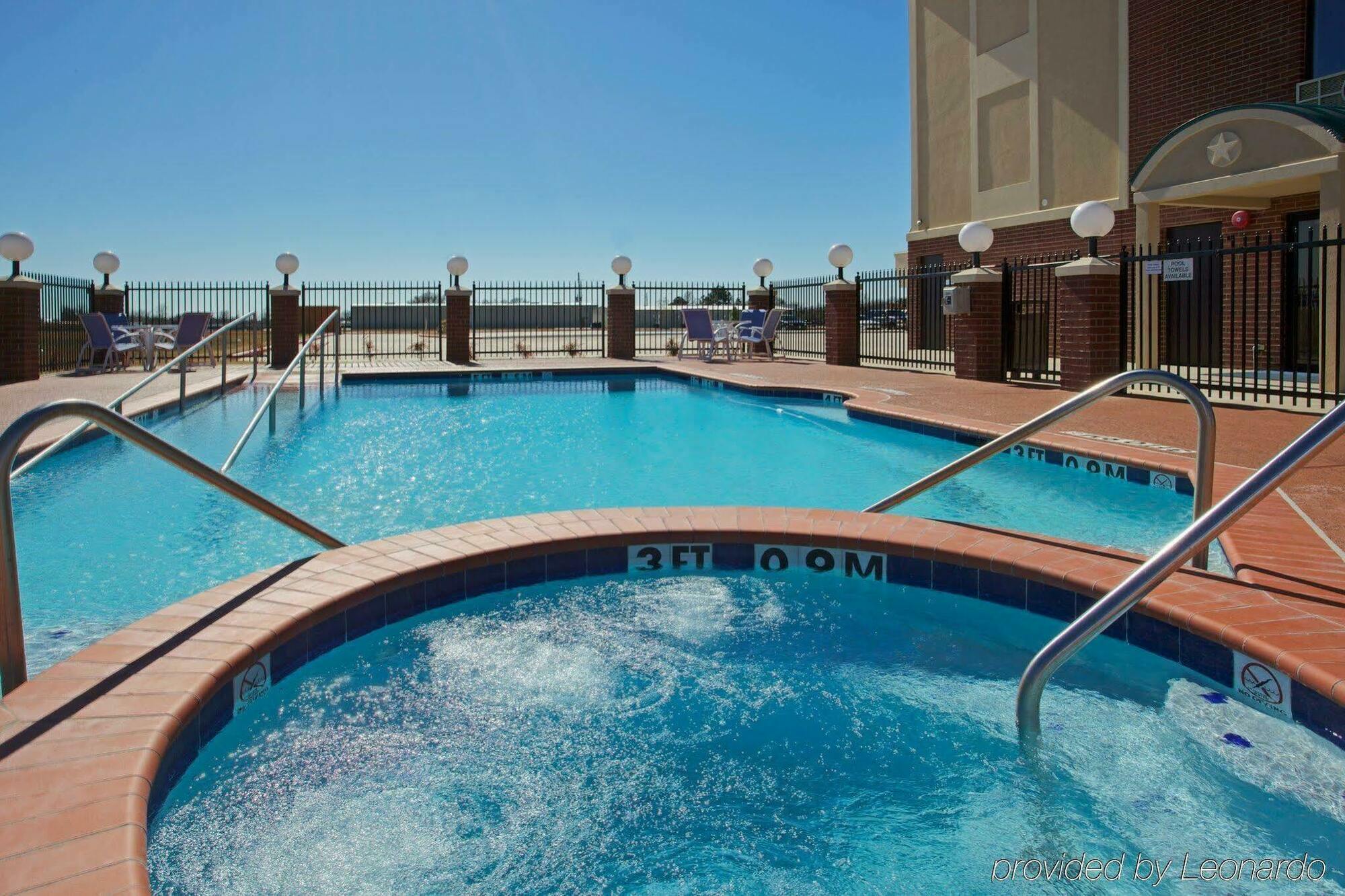 Holiday Inn Express Hotel & Suites Waller By Ihg Exterior foto